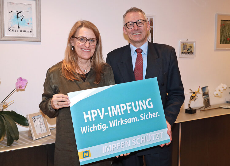 LR Ulrike Königsberger-Ludwig sowie ÄK NÖ-Präsident Dr. Harald Schlögel. (c) Dr. Anton Heinzl